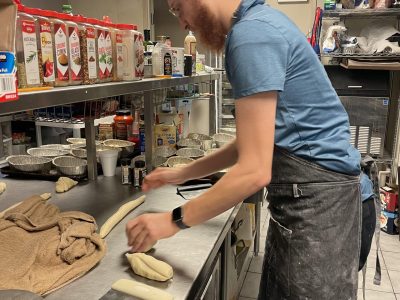 Rabbi Sholom Block bakes up yummy Yiddishkeit