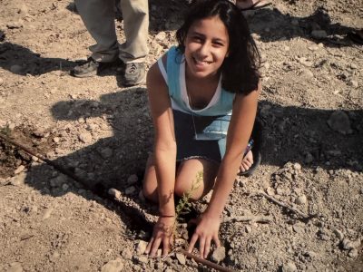 Amanda Avnery plants roots in Israel