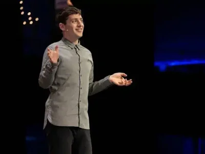 Alex Edelman wins Emmy for ‘Just For Us,’ his HBO comedy special on antisemitism and Jewish identity