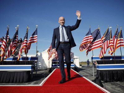 Stephen Miller, hardline Jewish Trump aide, to become deputy chief of staff as immigration becomes top issue